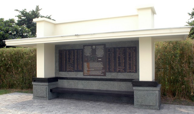 Klik voor foto in apart venster vlootmonument_gh_vd_b_javazee_broer_kees.jpg